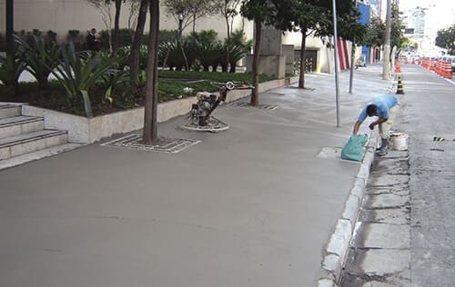 Concretagem de pisos para calçada